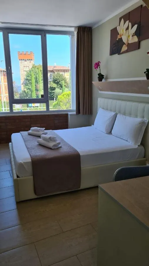 Atico Hotel Desenzano del Garda 3*,